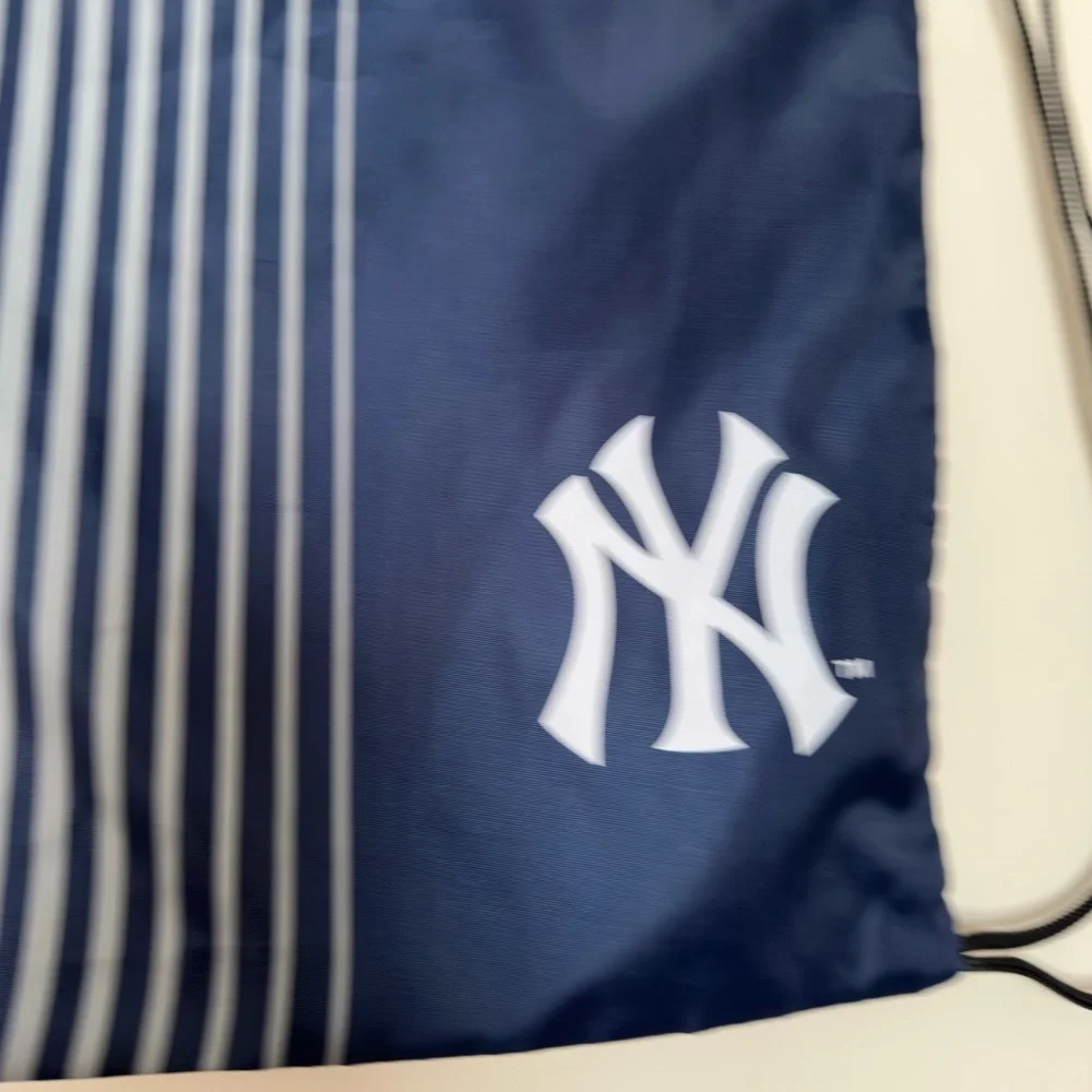 New York Yankees Logo Drawstring Bag: Lightweight Polyester Backpack